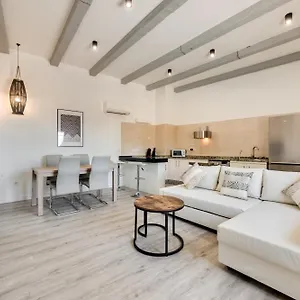 malaga-bay-apartments-by-iloftmalaga.1costadelsol.com/
